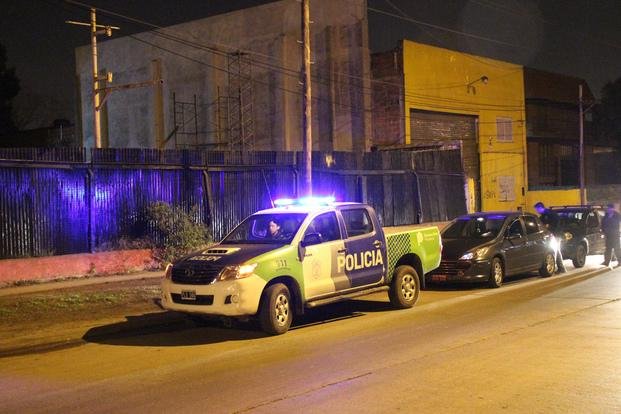 Sin detenidos por el crimen de un hombre frente a  su hijo de 12 años
