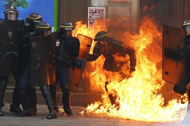 Violencia en Francia en una marcha contra la reforma laboral