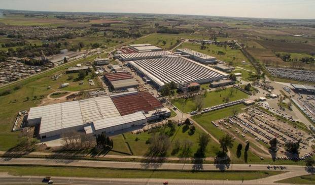 Mercedes-Benz cumplió 65 años de producción de vehículos en el país