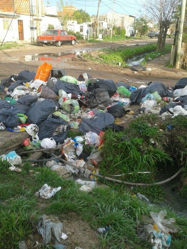 Piden recolección de basura en Villa Argüello