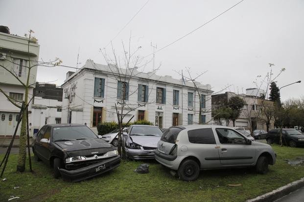 Vecinos hartos de autos arrumbados