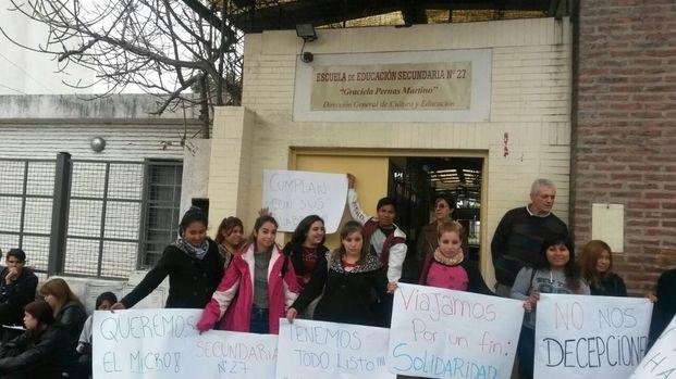 El sueño solidario de dos escuelas, en apuros por la falta de un micro