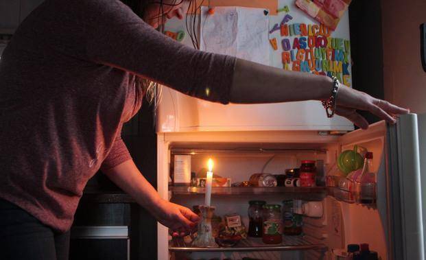 Hartazgo en distintos barrios por las fallas del servicio eléctrico