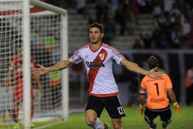 River intenta meter tercera