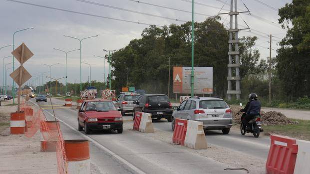 Primeros movimientos de la obra en la bajada de la Autopista