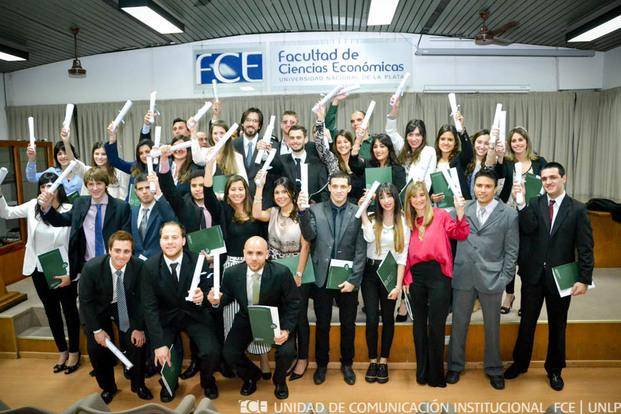 Flamantes egresados en Económicas