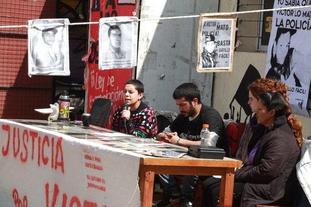 Marchan a las fiscalías por el adolescente que apareció asesinado en 60 y 115