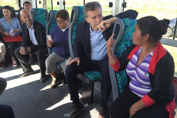 Macri, en colectivo por Pilar