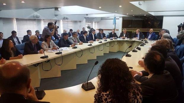 Gobernadores del PJ presionan por más fondos
