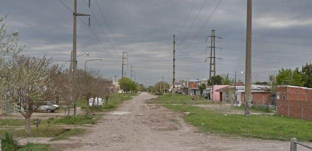 Una casa se incendió en Los Hornos y una mujer y sus dos hijos quedaron sin nada