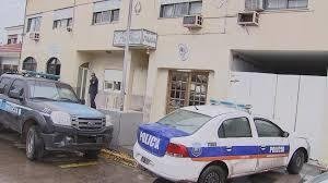 Se fugan cinco presos de comisaría 
de San Miguel y echan a dos policías
