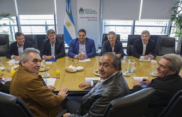 Prat Gay: "habría menos recesión e inflación si hubiésemos dialogado antes con la CGT"
