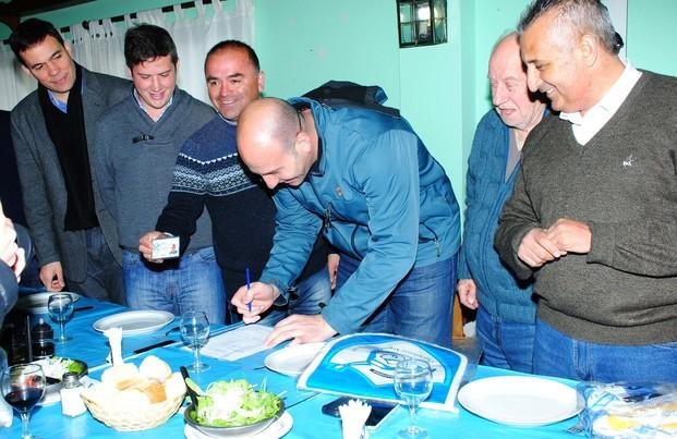 Molina visitó clubes de la ciudad