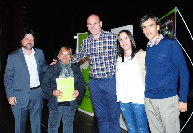 Entregaron escrituras a vecinos