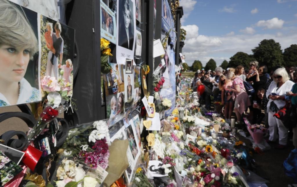 Emotivos homenajes a Diana, la princesa que rompió barreras