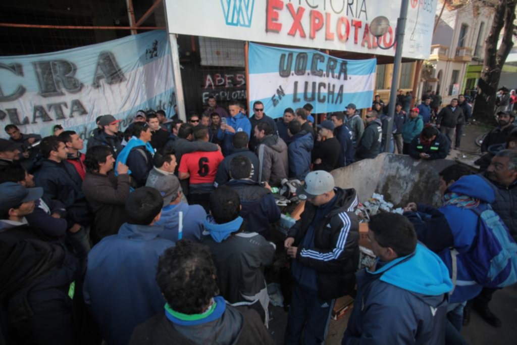 Otro conflicto con la UOCRA paraliza obras en la Ciudad