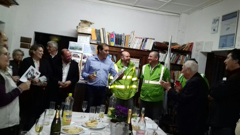Llegó la ambulancia y todos festejaron