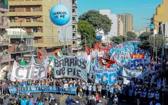 Organizaciones sociales alertan que habrá ollas populares e irán a supermercados a pedir comida