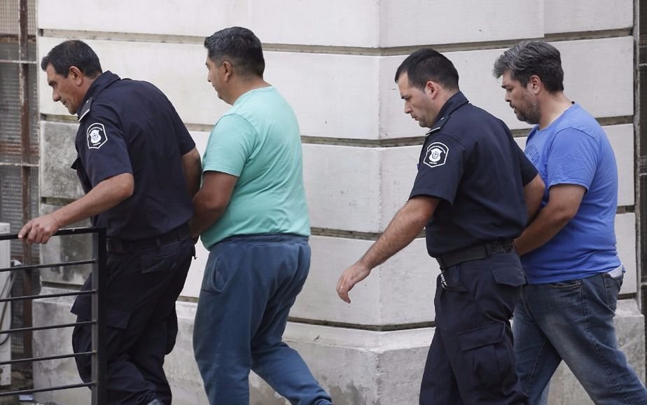 Exoneraron a nueve ex jefes policiales implicados en la causa de los sobres