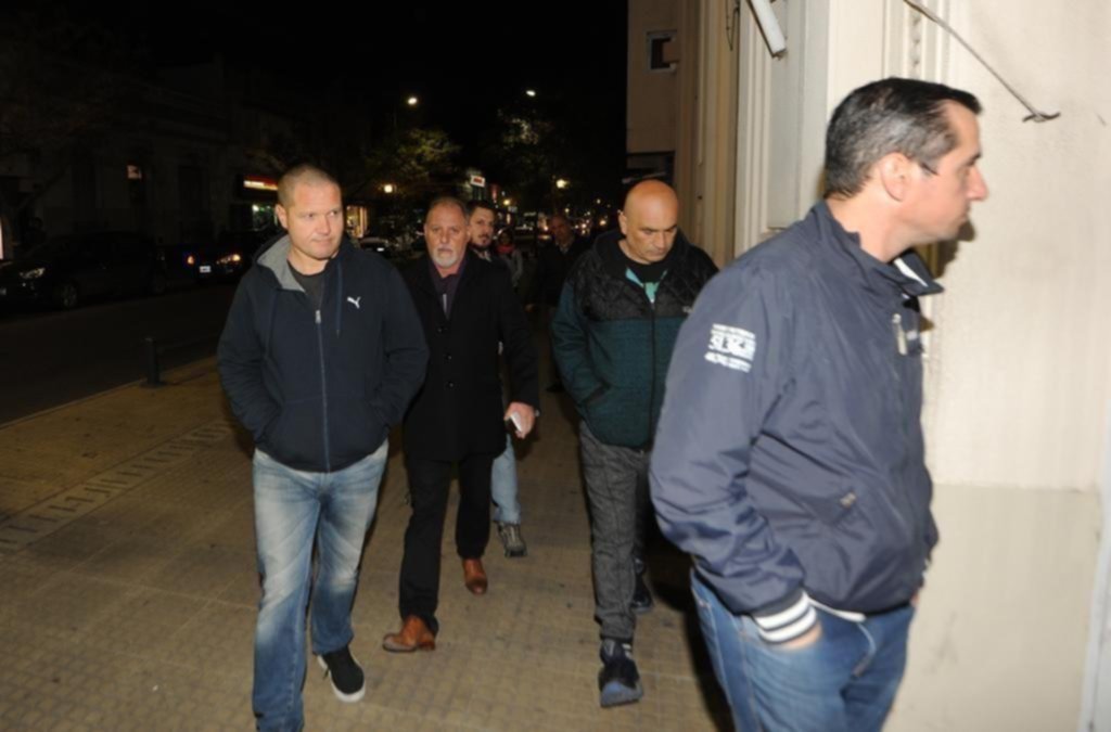 Sanciones expulsivas para 16 ex jefes policiales por los sobres