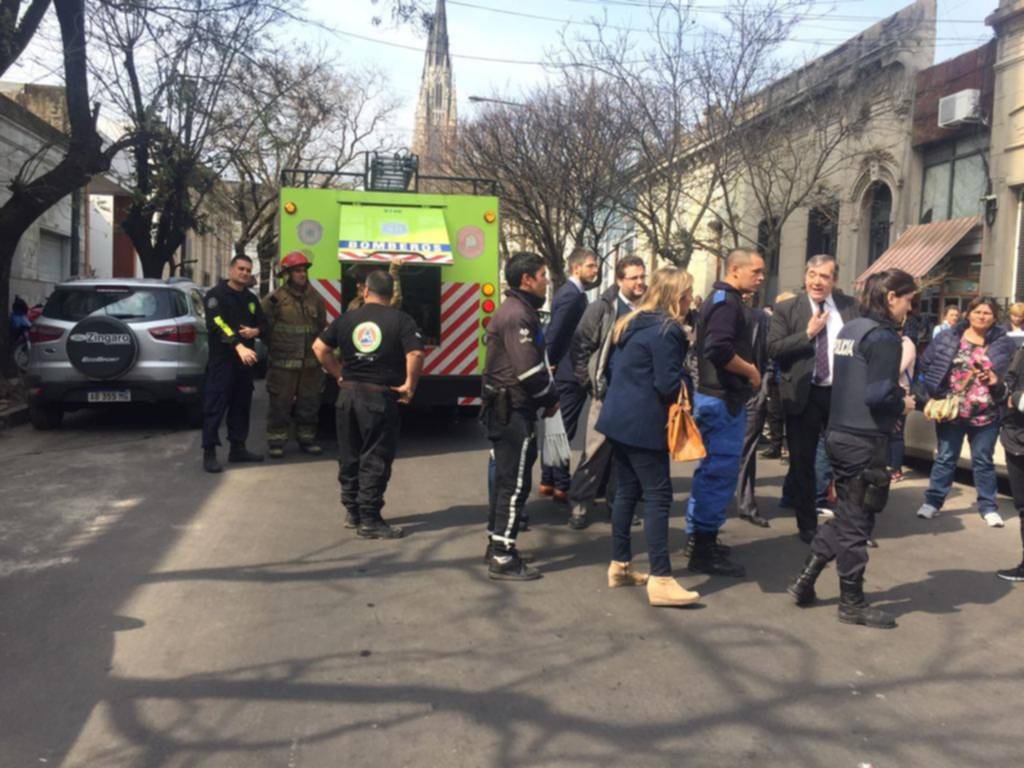 Tensión, disturbios y hasta disparos tras un incendio en Romero