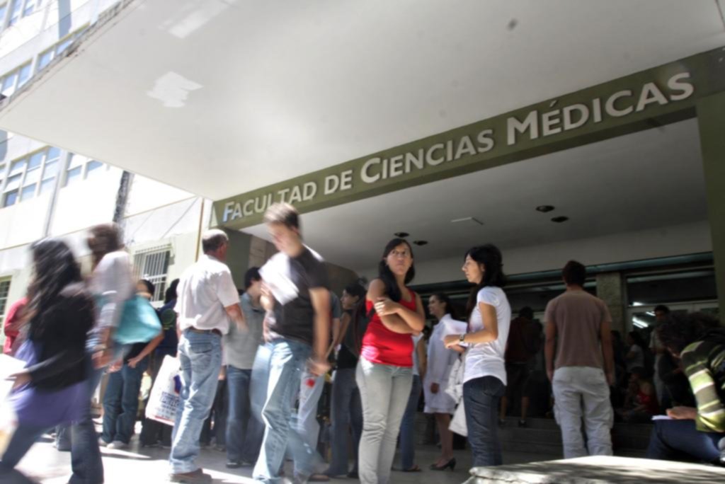 Cada vez son menos los médicos que eligen ejercer en la región de La Plata