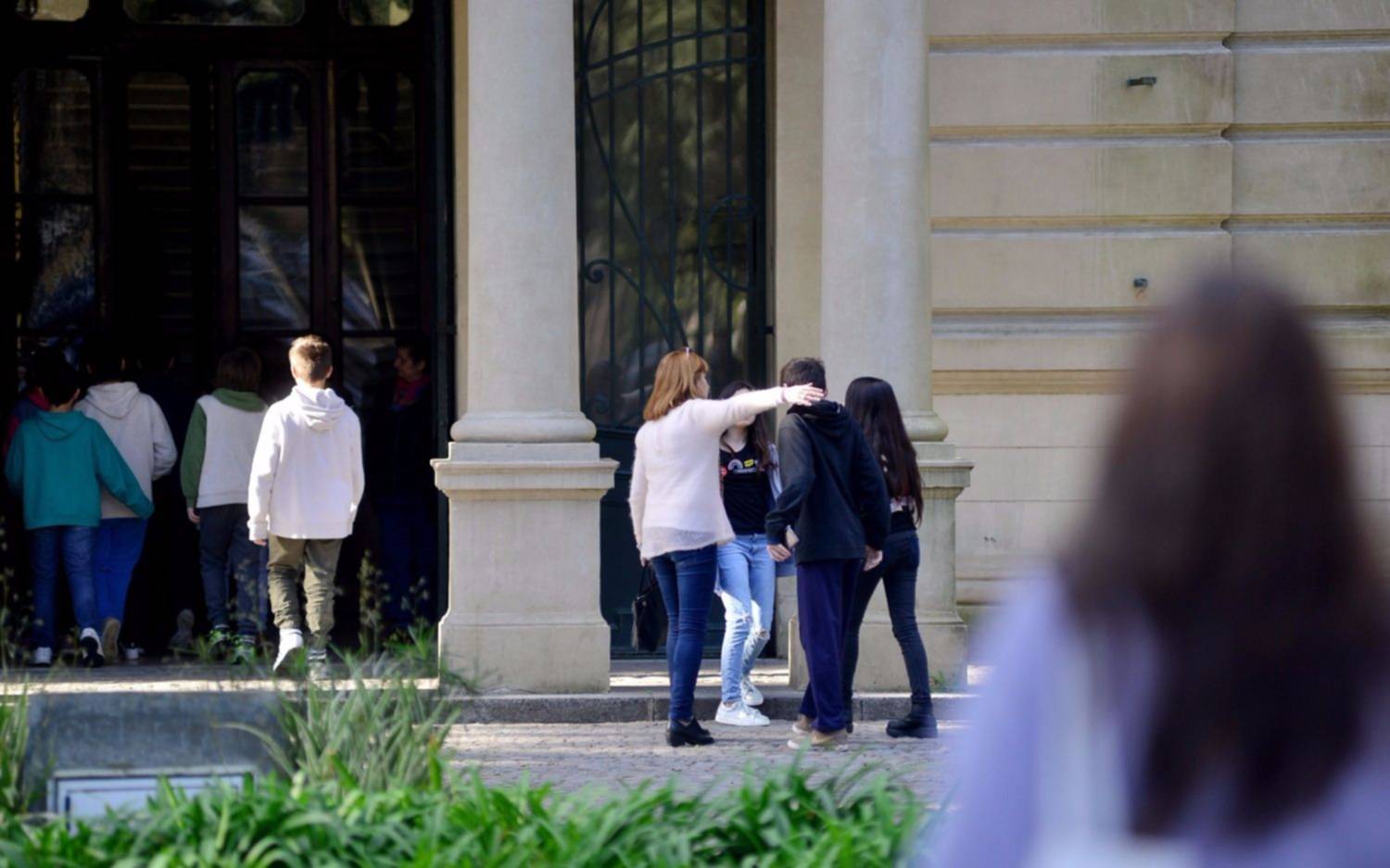  Habló la madre de Lara, la alumna del Nacional que murió tras dispararse en clase