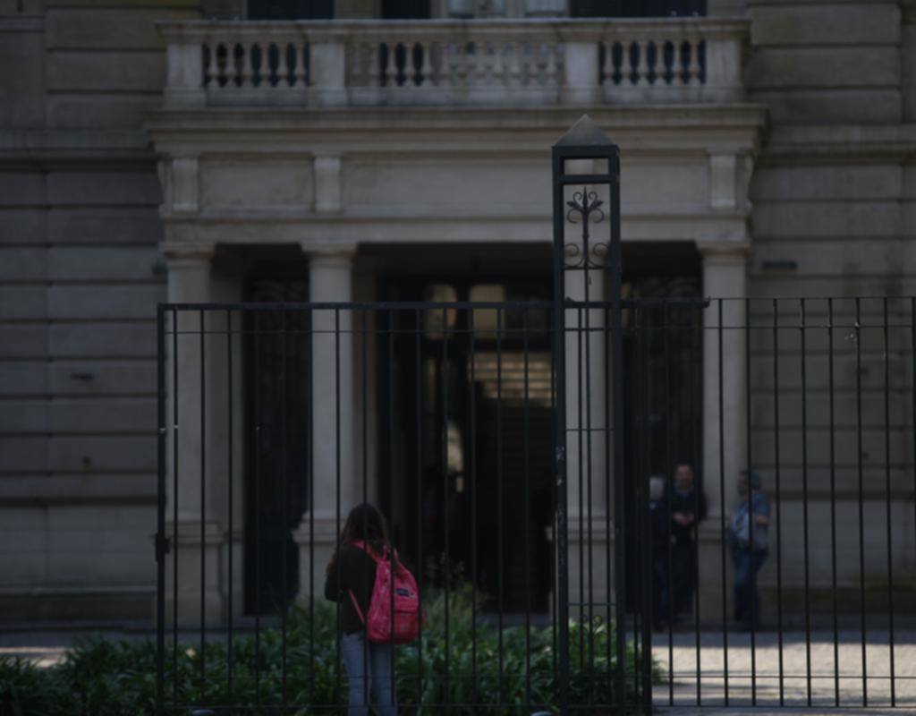 A un mes del caso Lara, el colegio Nacional sigue en estado de conmoción