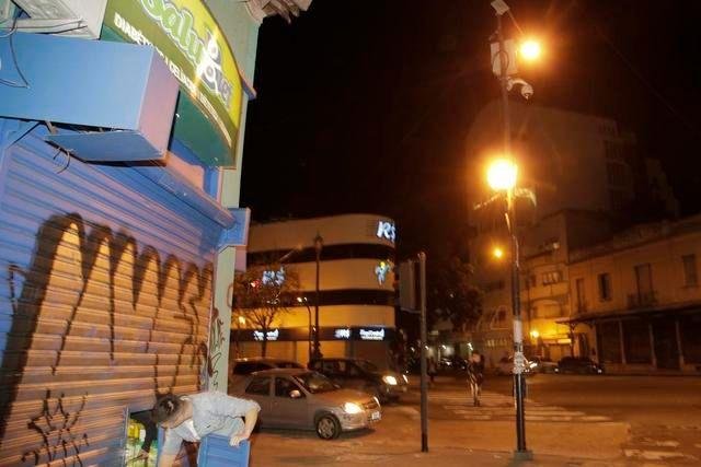 Atacaron a golpes a una pareja gay en pleno centro platense