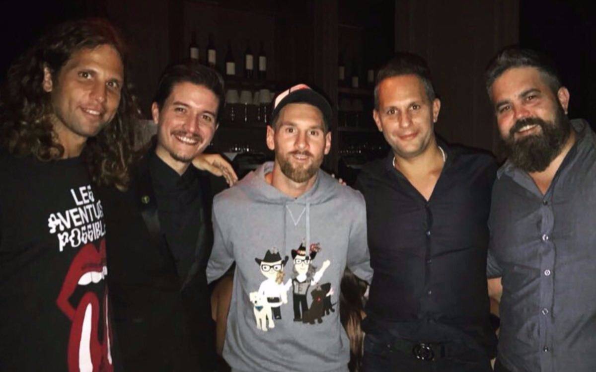 Messi disfruta el tiempo libre visitando bares porteños