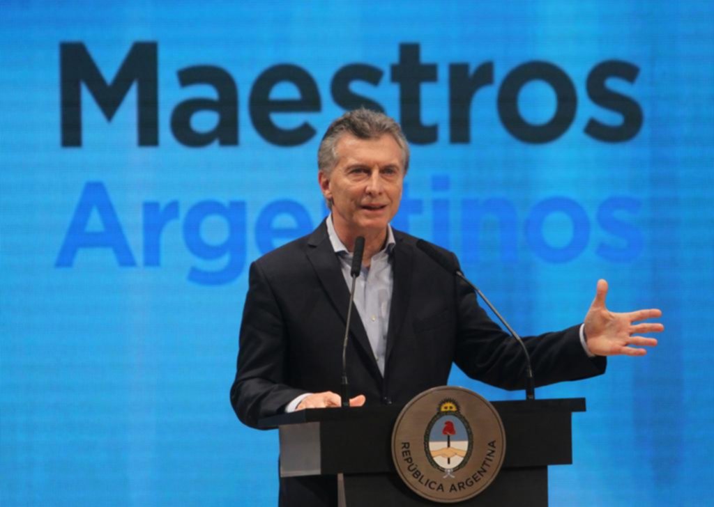 Macri pidió a los docentes “compromiso con la verdad”
