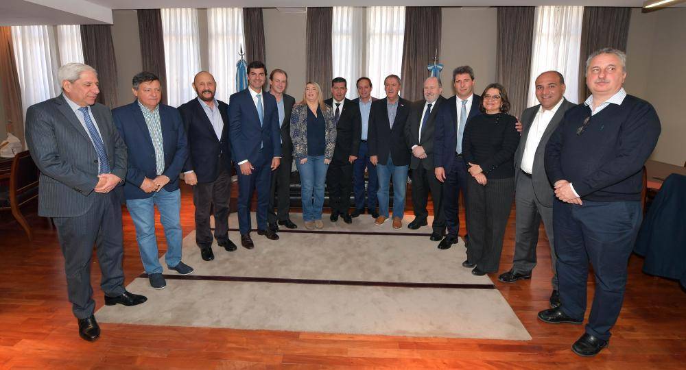 Gobernadores del interior definen estrategia ante reclamo bonaerense