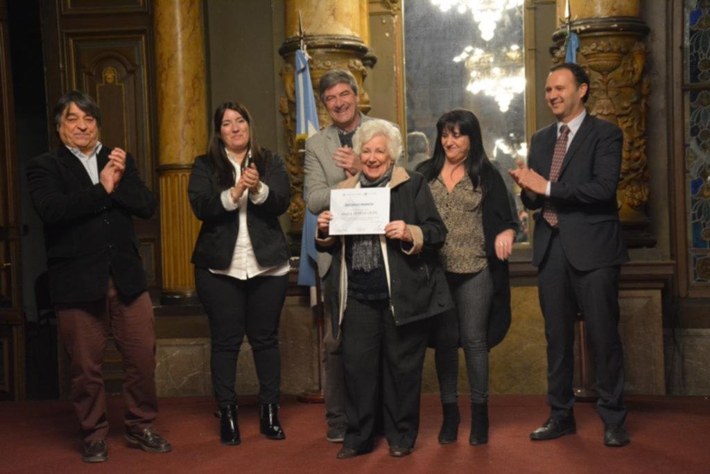 Reconocimiento para inmigrantes con más de 40 años en el país