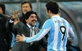 Maradona defendió a Higuaín y criticó a Icardi