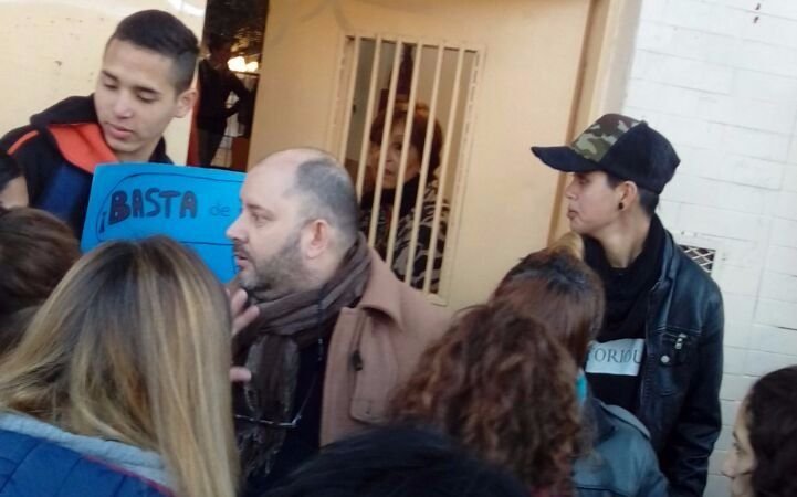 Protesta por la ola de robos que padece la escuela secundaria de 35, 16 y 17