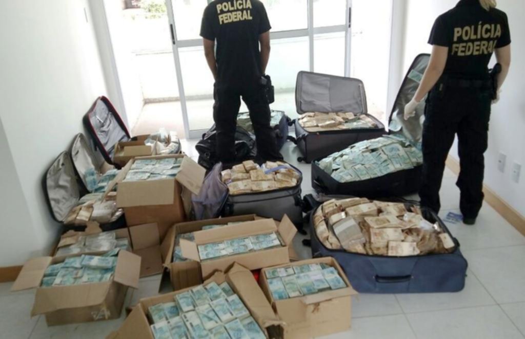 Un ex ministro de Temer escondía valijas llenas de plata en su casa
