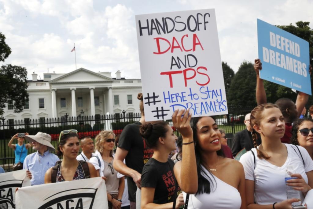 Duro golpe de Trump a jóvenes indocumentados