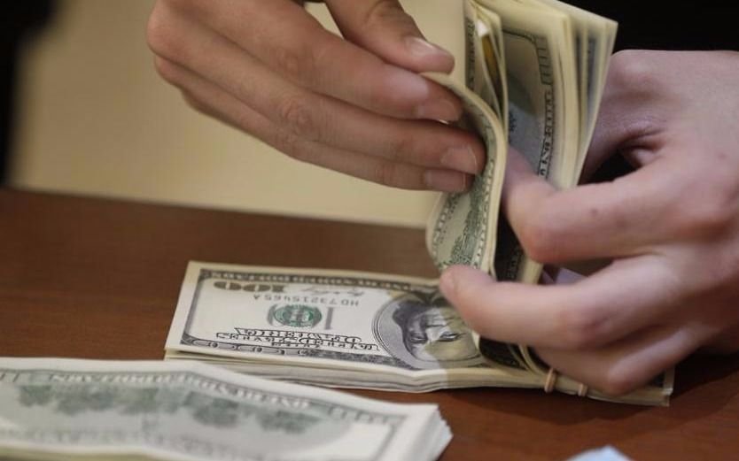 El dólar registró una caída de 5 centavos y cerró en $ 17,49