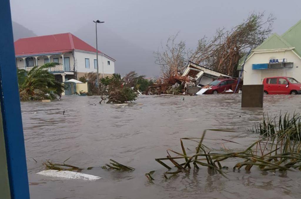 El huracán Irma desató su furia en el Caribe y tiene en vilo a Estados Unidos