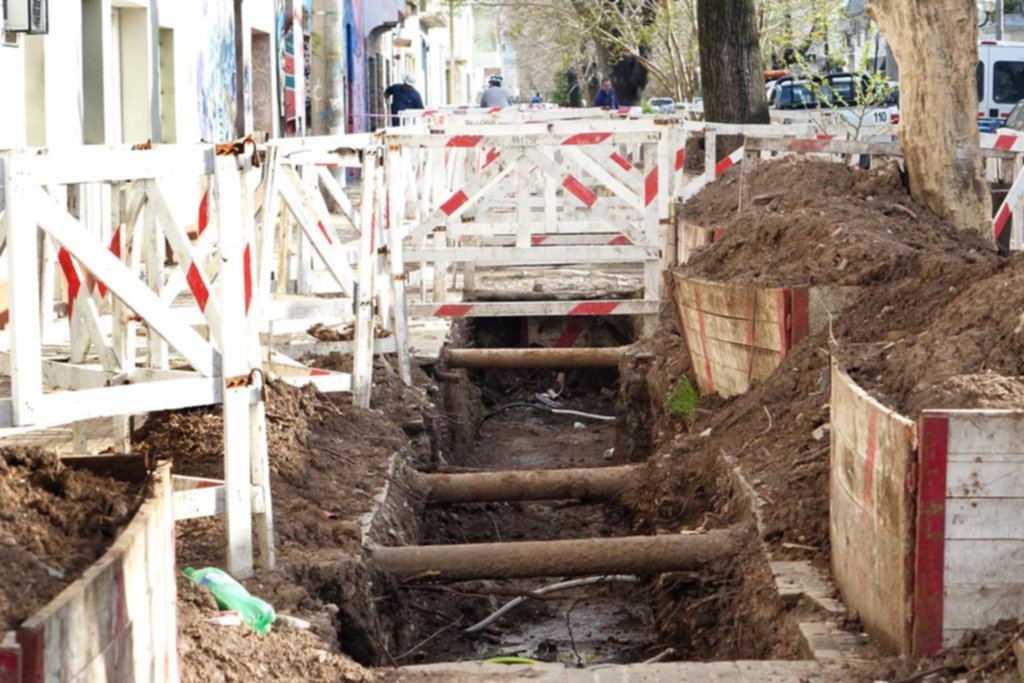 Cirugía mayor en veredas de todo un barrio por recambio de cañerías