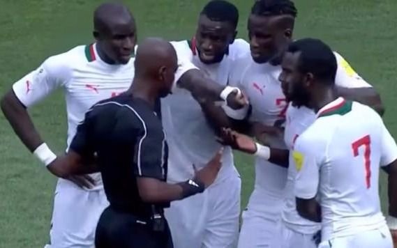Eliminatorias: FIFA hace jugar de nuevo un partido por escándalo arbitral
