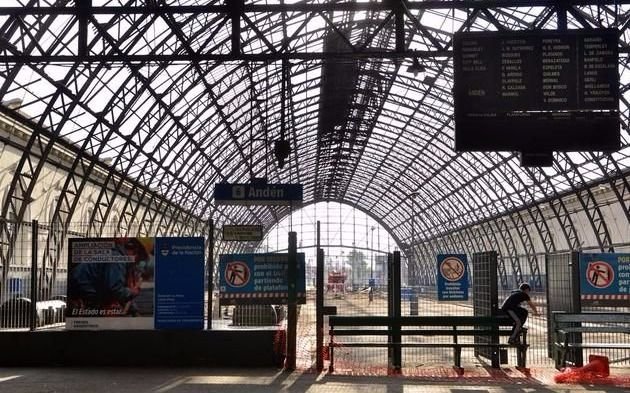 Instalan andenes provisorios en la Estación de 1 y 44