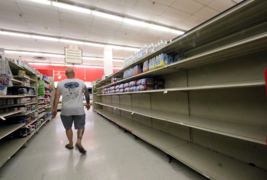 Desesperación en Miami por agua y combustible