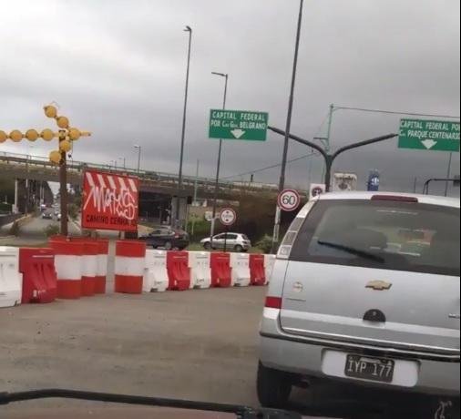 Un “vale todo” en el Distribuidor para esquivar el caos vial del Centenario