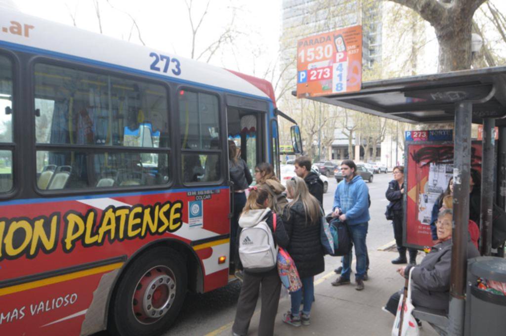 Malestar y reclamos de pasajeros por los cambios en un ramal de micros de la 273