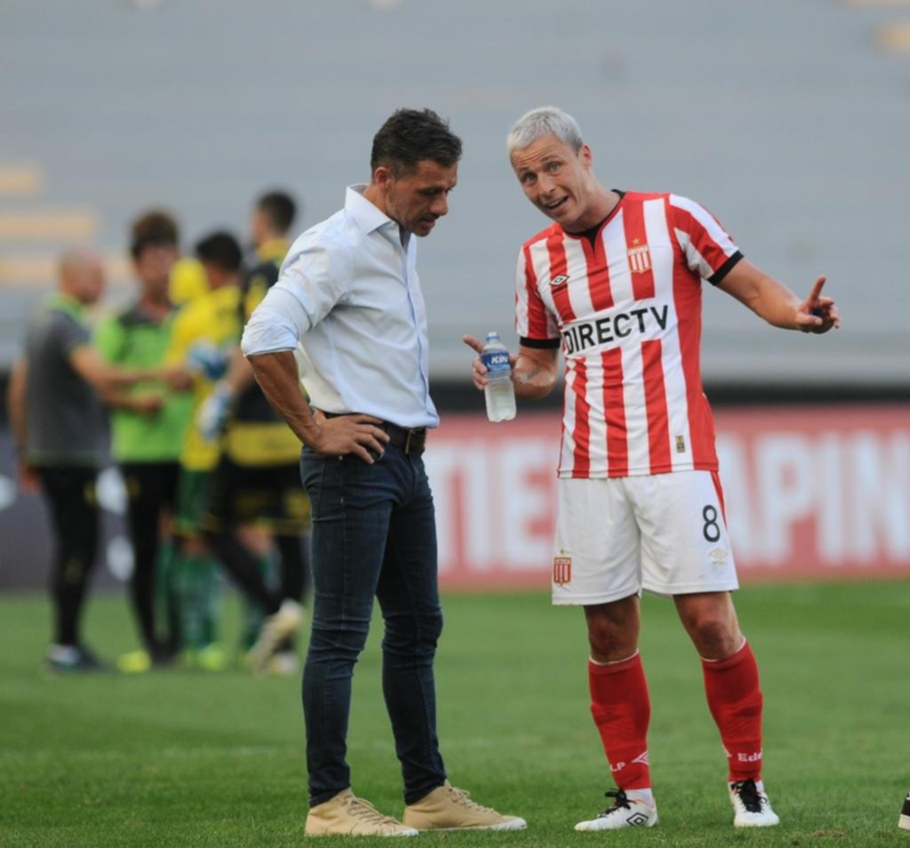Estudiantes recibe al Halcón de Vivas buscando meter segunda