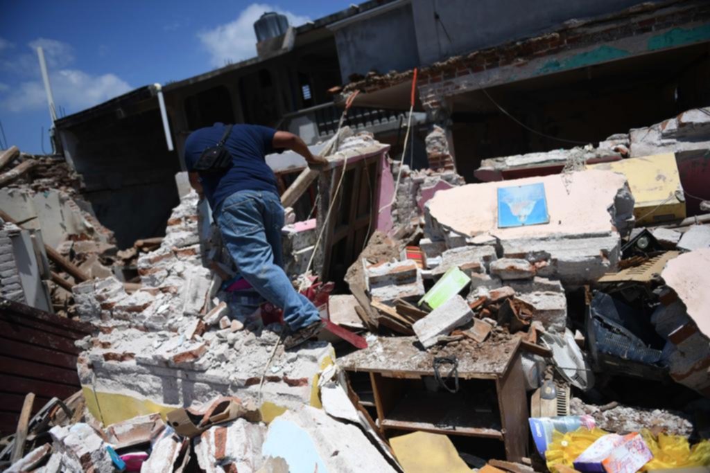 Ya suman 65 los muertos por el terremoto en México