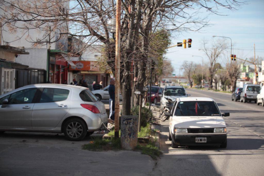 De calle 1 a 13, la avenida 520 es un catálogo de faltas al estacionar