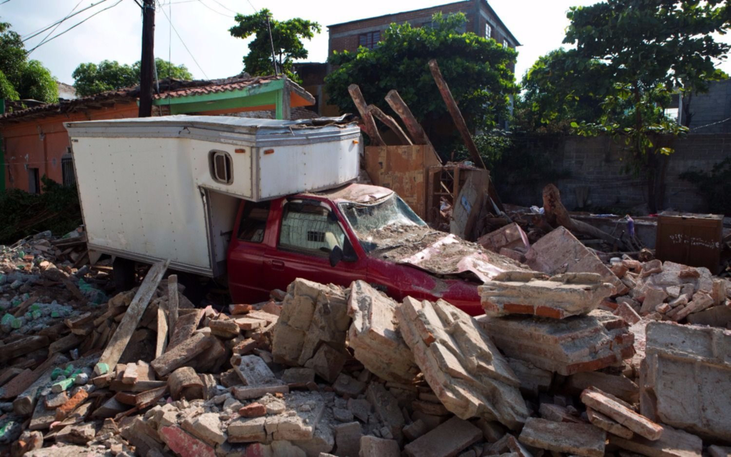 Asciende a 90 la cifra de muertos  por el terremoto en México
