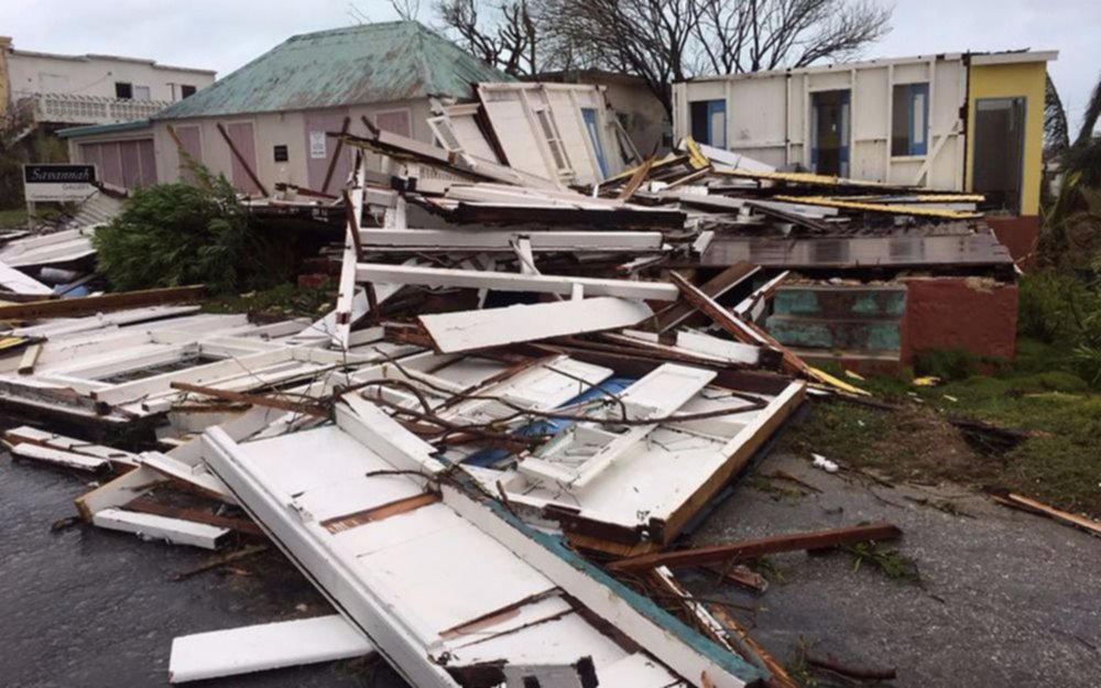 Trump monitorea el periplo de Irma y declara "zona de desastre" a Puerto Rico